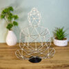 Low-Poly-Buddha aus Holz als Aufsteller – moderne Holzdekoration von FineDeko, präzise gelasert, minimalistisch und naturbelassen.